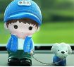 Bộ Tượng Đôi Bạn Trẻ Dẫn Chó Đi Chơi Để Trên Ô Tô