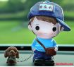 Bộ Tượng Đôi Bạn Trẻ Dẫn Chó Đi Chơi Để Trên Ô Tô