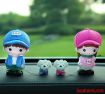 Bộ Tượng Đôi Bạn Trẻ Dẫn Chó Đi Chơi Để Trên Ô Tô