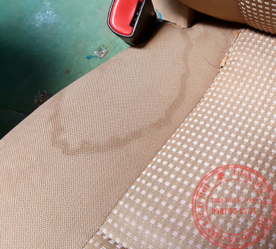 cách khắc phục ghế xe ô tô bị dơ